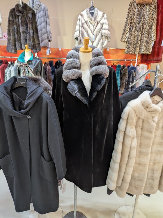 革製品の期間限定販売を実施中♪