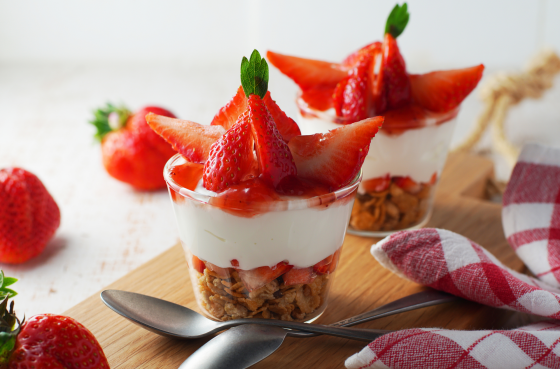 簡単子供料理体験　イチゴのミニパフェを作ろう