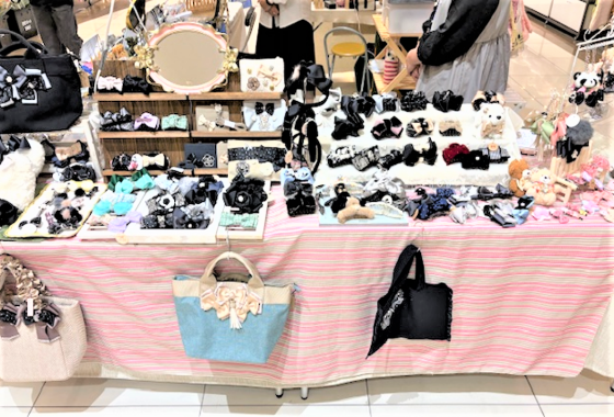 催事：占いとアクセサリー販売