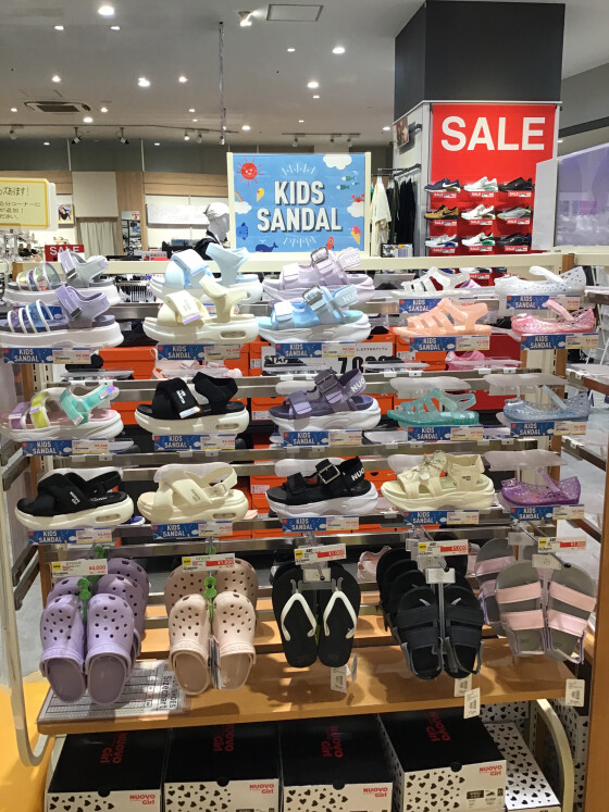 KIDSサンダル入荷中しております！