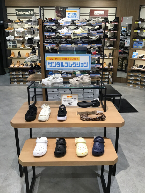 サンダル入荷中しております！