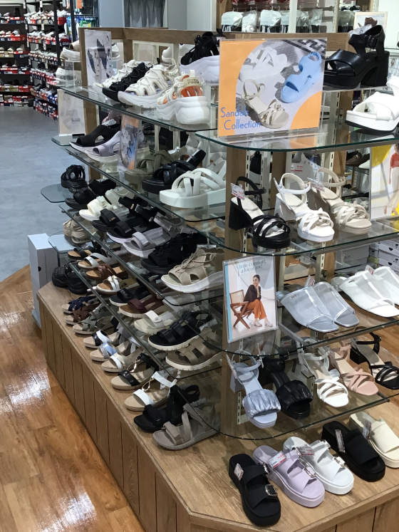 サンダル続々入荷中！