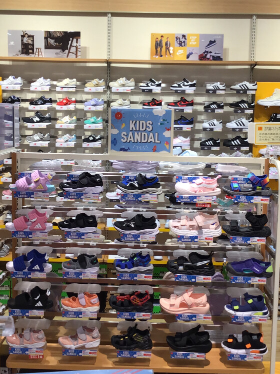 KIDSサンダル入荷中しております！