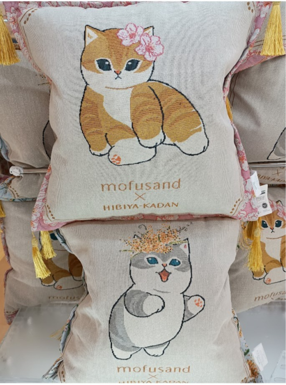 ✨新着景品情報✨ｍｏｆｕｓａｎｄ×日比谷花壇　ゴブラン織りクッション〜Spring〜