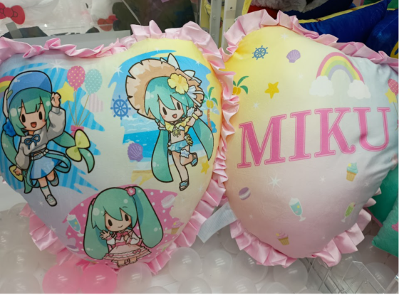 🎈おすすめ景品情報🎈初音ミクシリーズ　ふわぷち　プラチナムザッカハート型クッション“初音ミク”