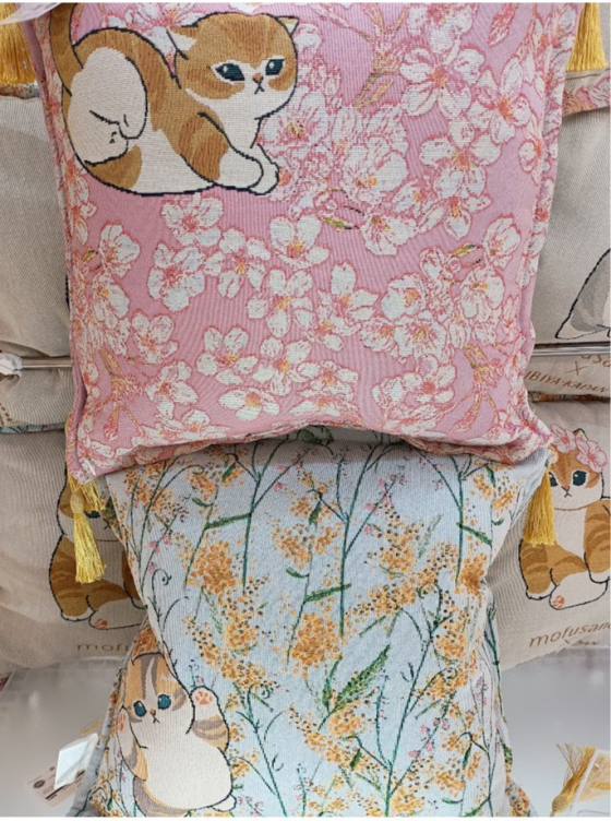 ✨新着景品情報✨ｍｏｆｕｓａｎｄ×日比谷花壇　ゴブラン織りクッション〜Spring〜