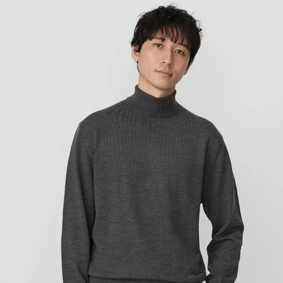 オフィスカジュアルに取り入れたいベーシックニット