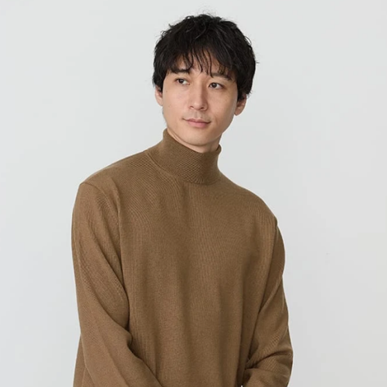 オフィスカジュアルに取り入れたいベーシックニット