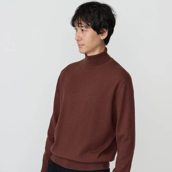 オフィスカジュアルに取り入れたいベーシックニット