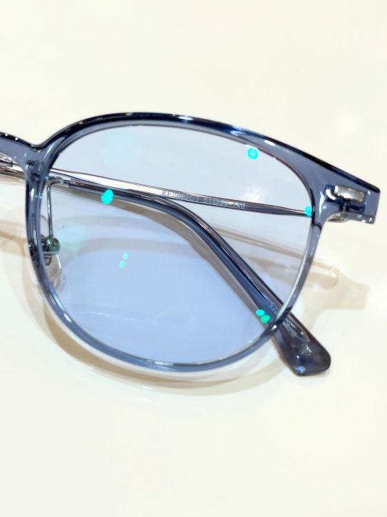 ブルーのカラーレンズ大人気です🕶️💙