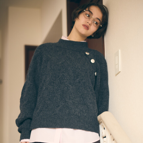 ケーブルボタンニット★