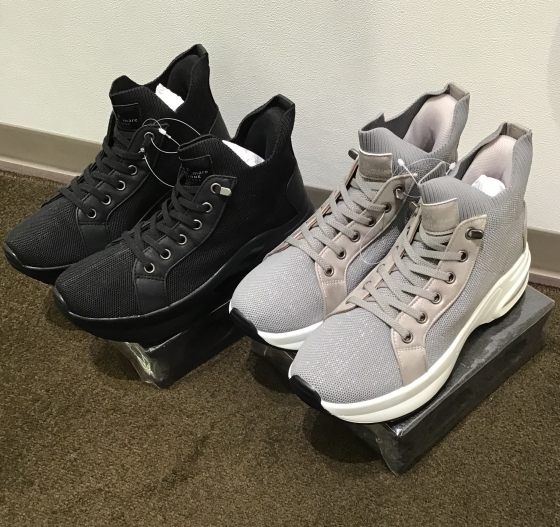 大人気 スニーカー新作登場‼️