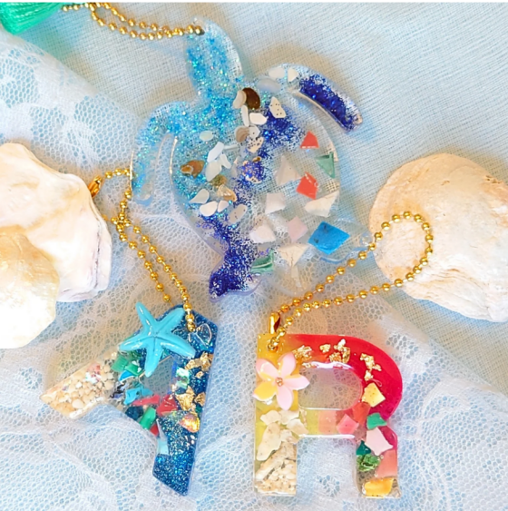 【夏休み1日講座】マイクロプラスチックでレジンクラフト