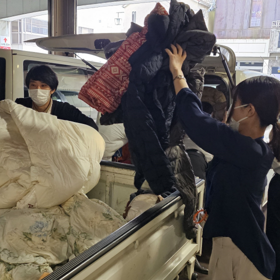 店頭で回収したリサイクル羽毛製品を三重県共同募金会さんに譲渡してきました！