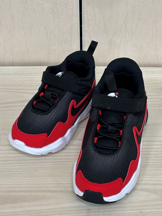 【NIKEキッズ人気商品新色‼】