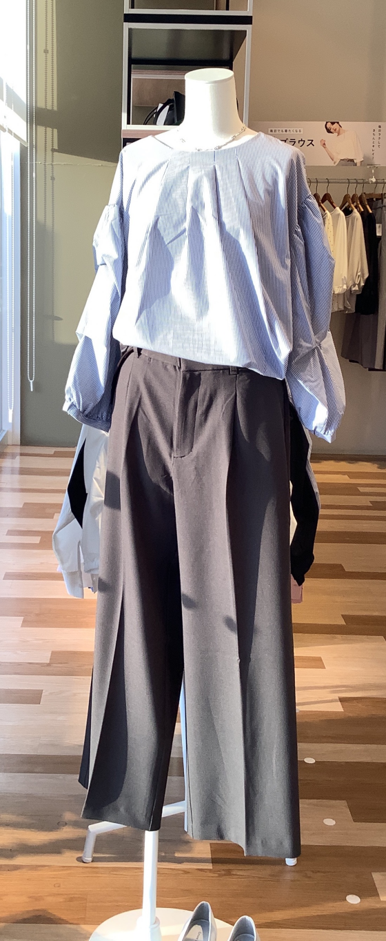 イージーケア袖タックブラウス