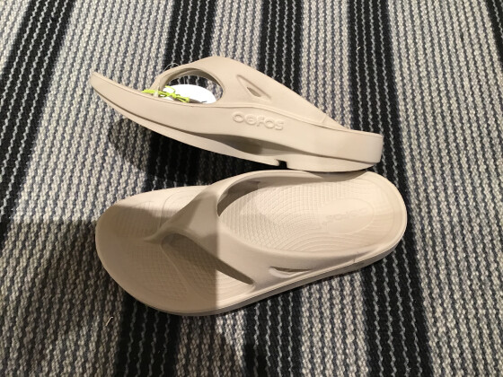 OOFOSサンダル入荷情報