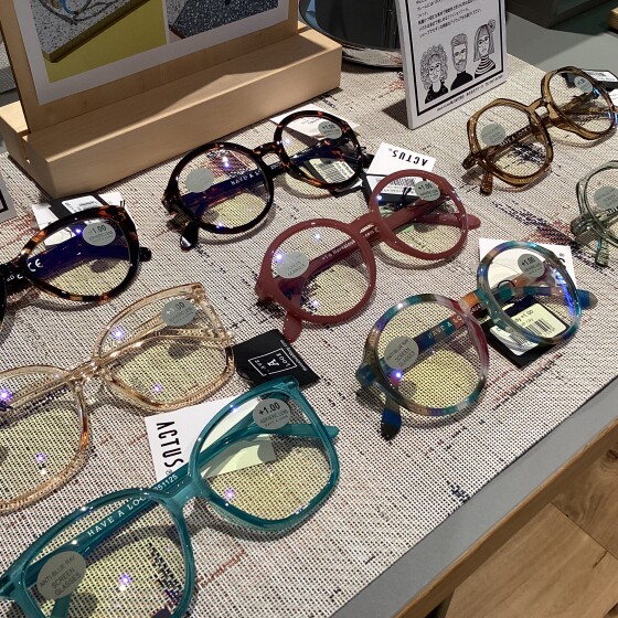 「Have A Look」POP UP