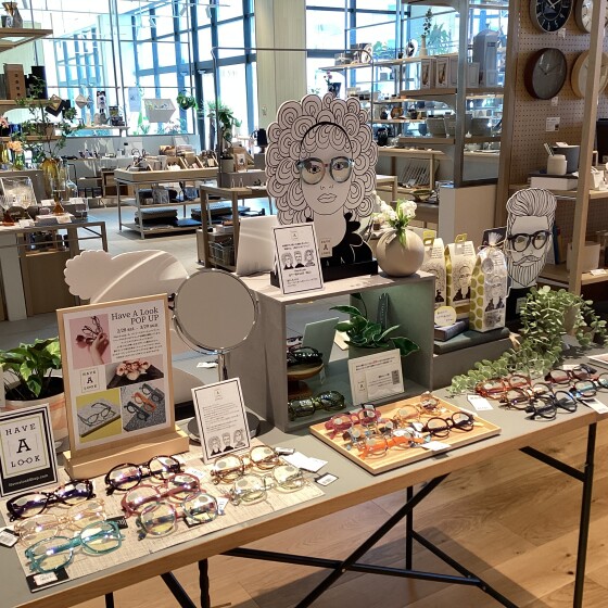「Have A Look」POP UP