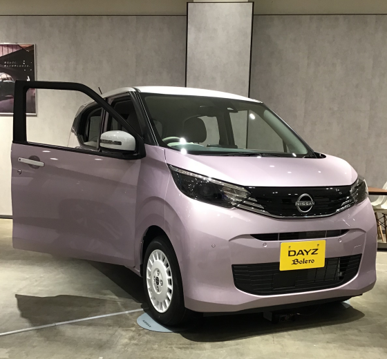 日産の軽自動車　展示中