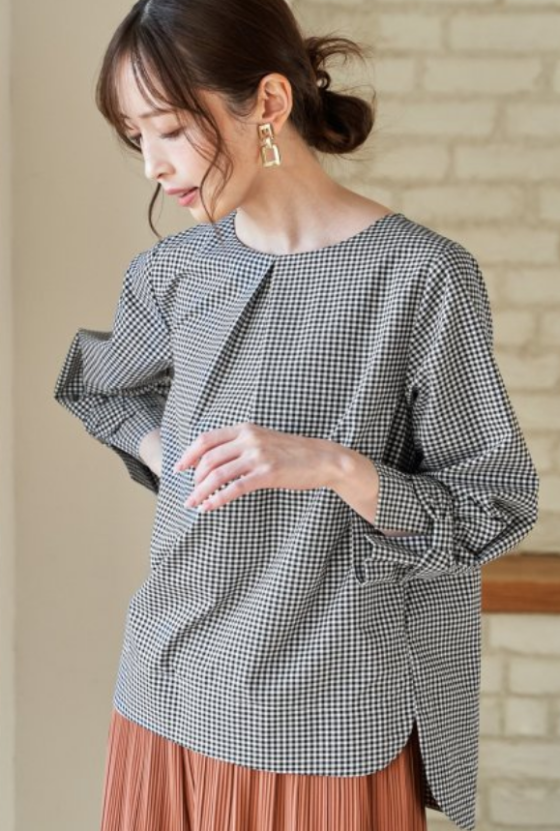 母の日のプレゼントにお勧めなブラウスです