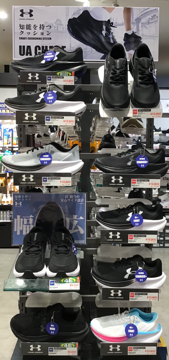 UNDER ARMOUR  ランニングシューズ🏃‍♂️
