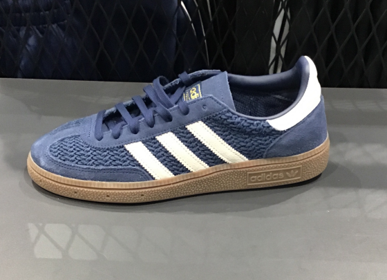 通気性⭕️ モダンでレトロなSPEZIAL