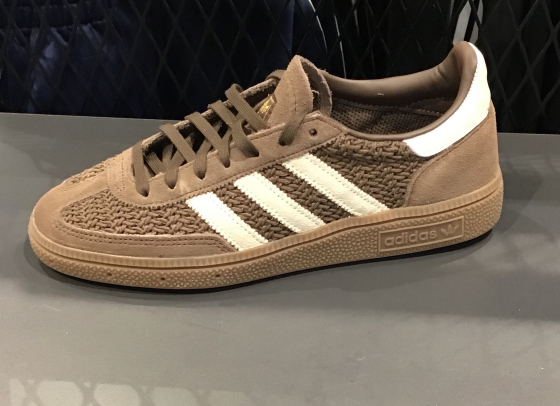 通気性⭕️ モダンでレトロなSPEZIAL