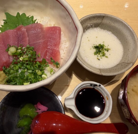 まぐろ山かけ丼の紹介です！
