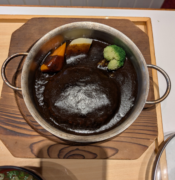 終了間近‼︎ブラックカレーハンバーグ定食☆