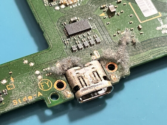 数年使用しているNintendoSwitchシリーズの中、汚れています…!!