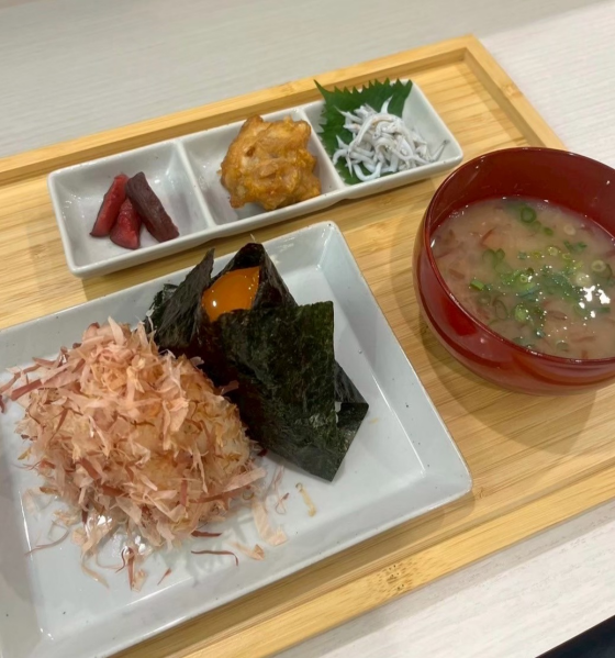 お好みのおにぎりで定食お作りします🌈