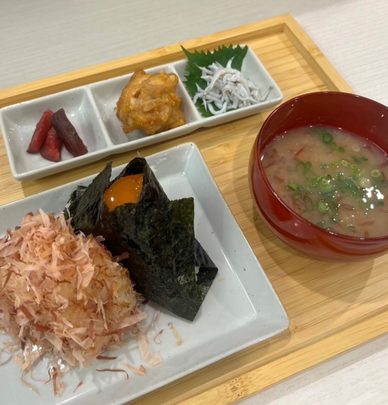 おにぎり定食始めました！