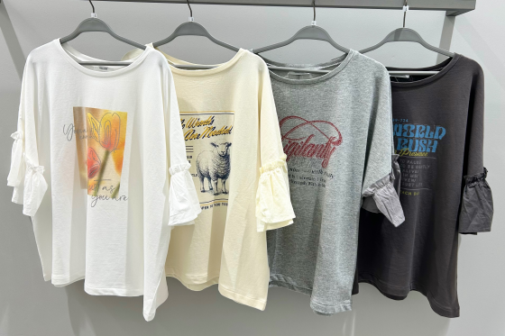 大人気だったリメイク風フリルTシャツが袖が長くなって再登場‼️