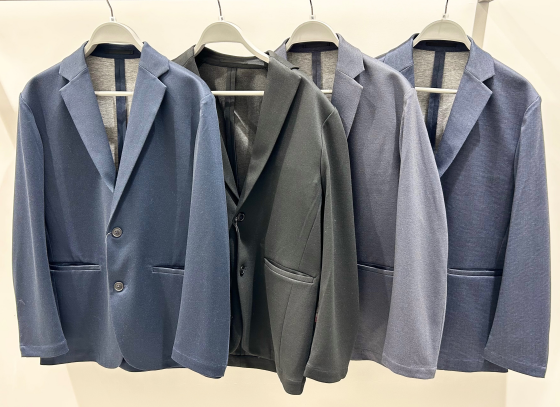 スマートに見えて楽に着られる、大人見えジャケット👔