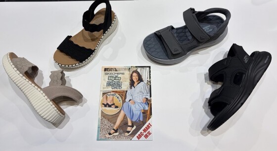 ★新作★SKECHERSサンダル!!