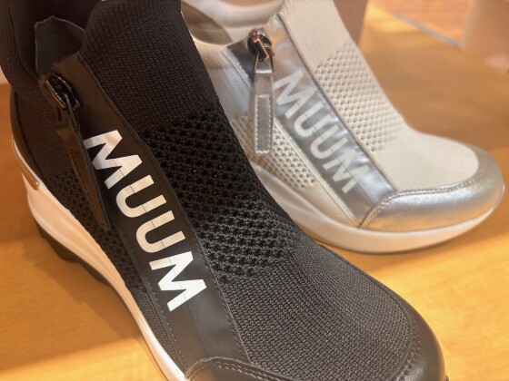 限定入荷！大人気厚底スニーカー✨