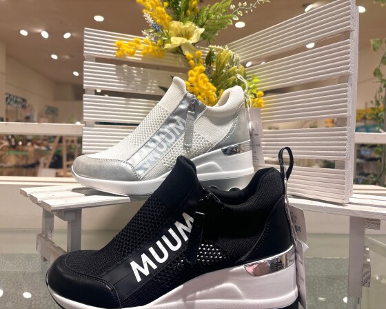 限定入荷！大人気厚底スニーカー✨