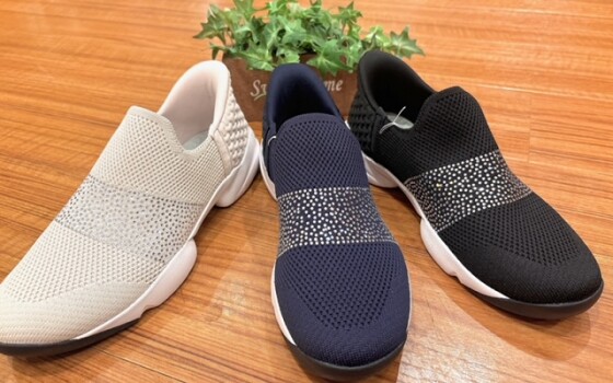 ♪人気スニーカー再入荷♪