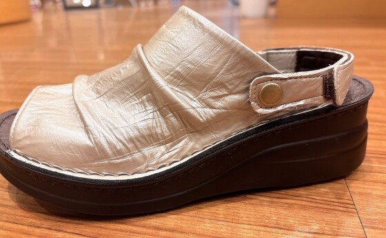 1足は持っておきたい！人気本革サンダル💛