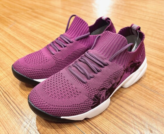 人気スニーカー再入荷♪