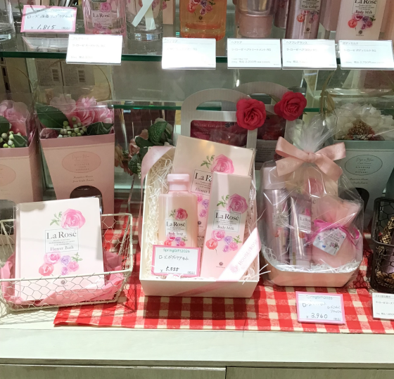 ホワイトデーやお祝い等のギフトにハウスオブローゼはピッタリです🩵