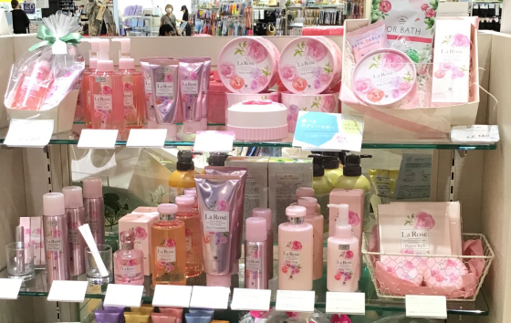 さらさらキラキラ！ローズをまとうボディパウダー🌹