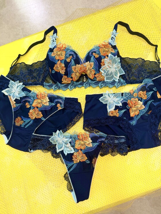 【Salute】33Group リッチベールブラ