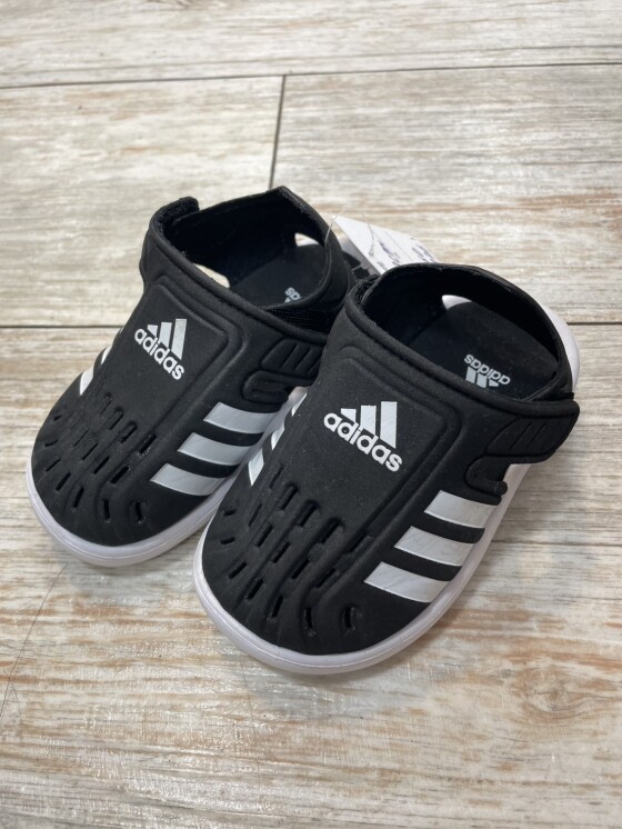 サンダル出しました