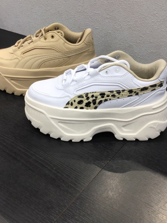 人気のPUMA厚底スニーカーから新作が入荷。