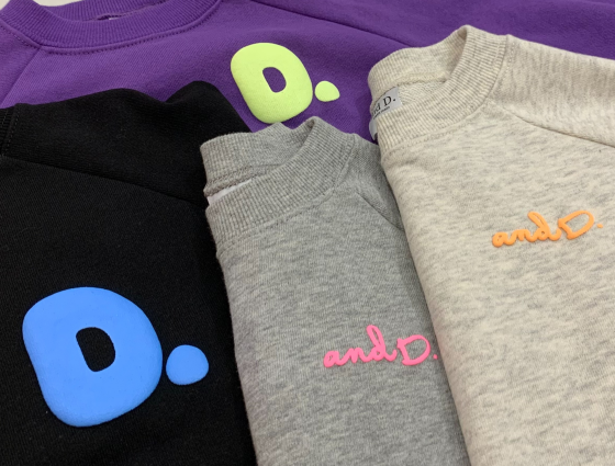 蛍光ロゴスウェット入荷してます✨