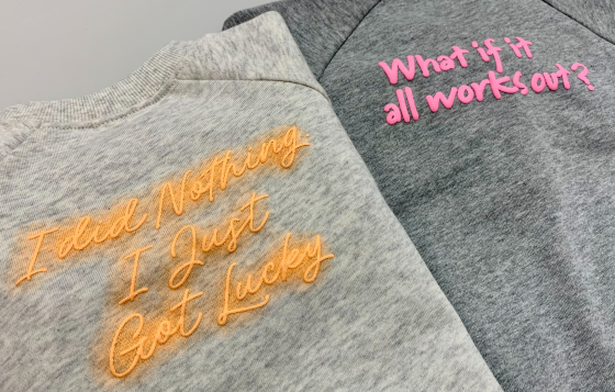 蛍光ロゴスウェット入荷してます✨