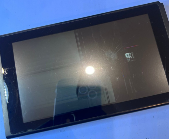 SWITCHの修理お任せください！