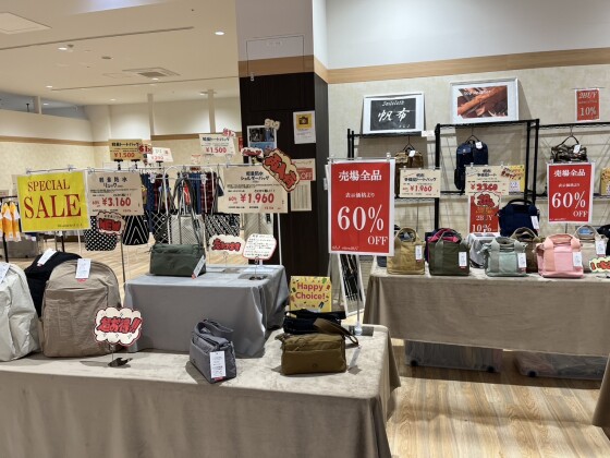 『売場全品　表示価格より60％OFF！』